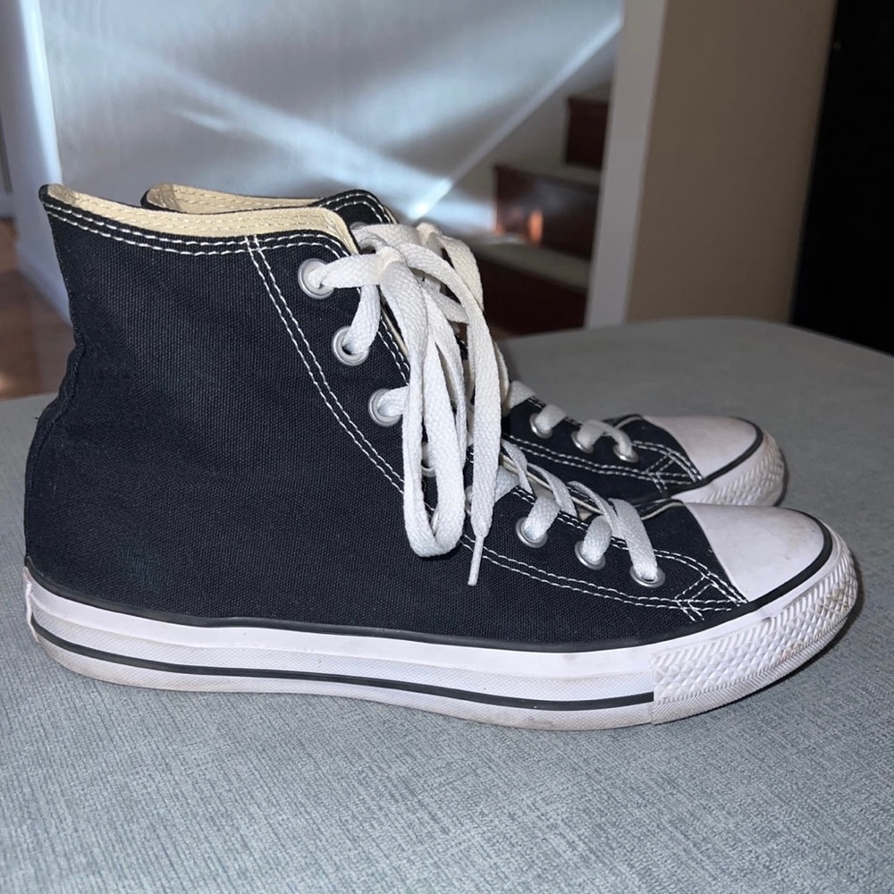 Converse Hightops Black. Unisex Men’s 7.5 Women’s 9.5.